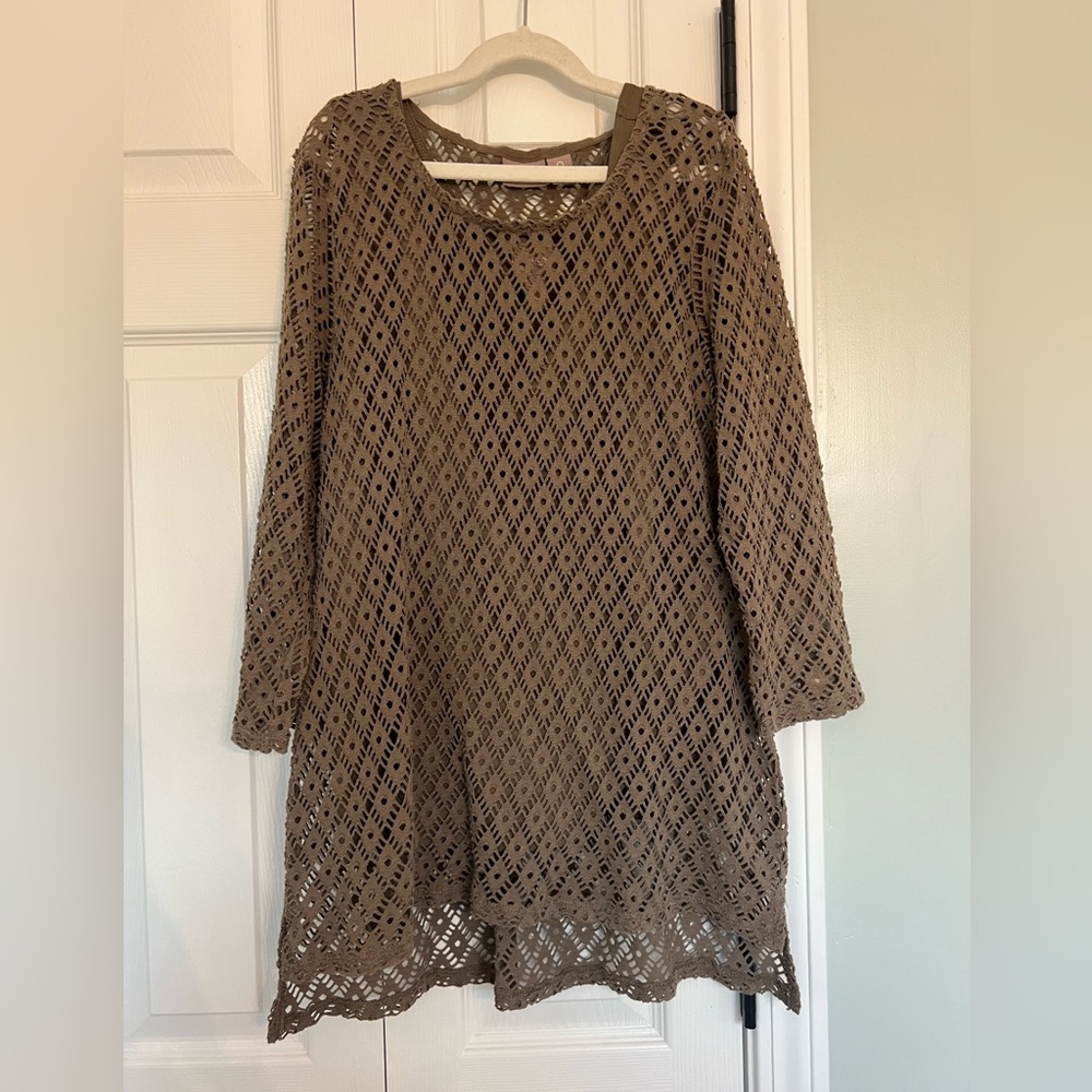 Chico’s lace shirt with removable tank top underneath size 0